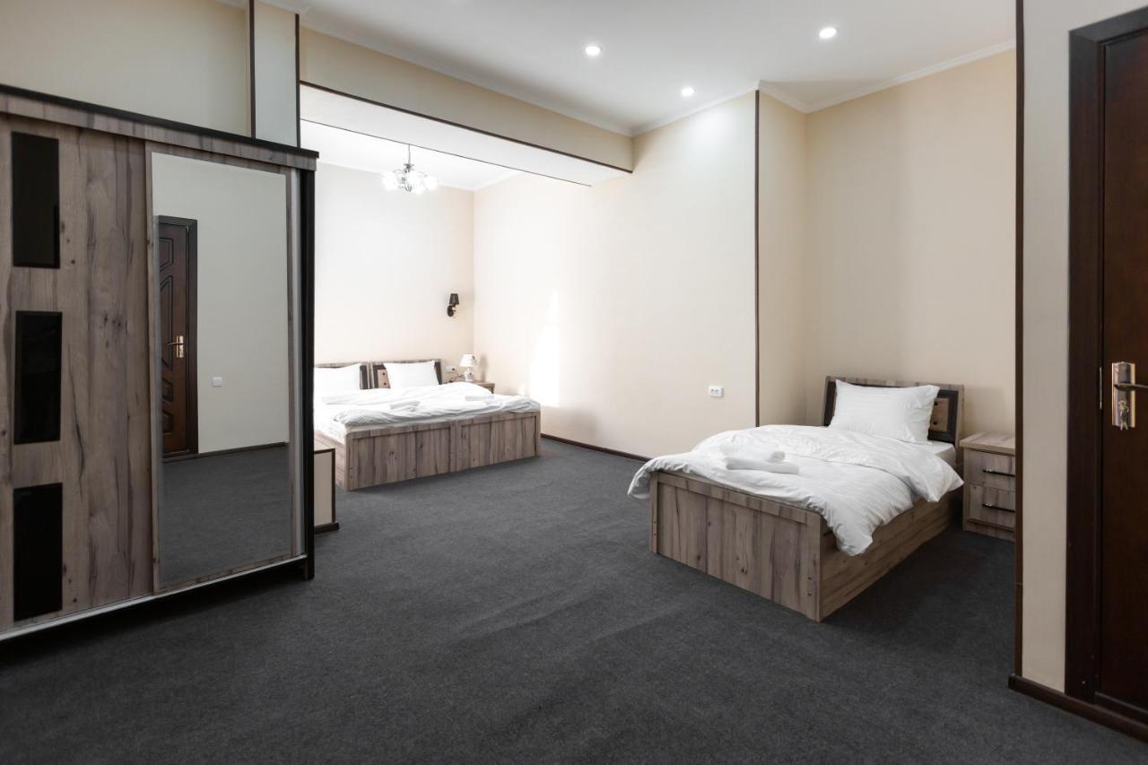 Light Hotel Tasjkent Eksteriør billede